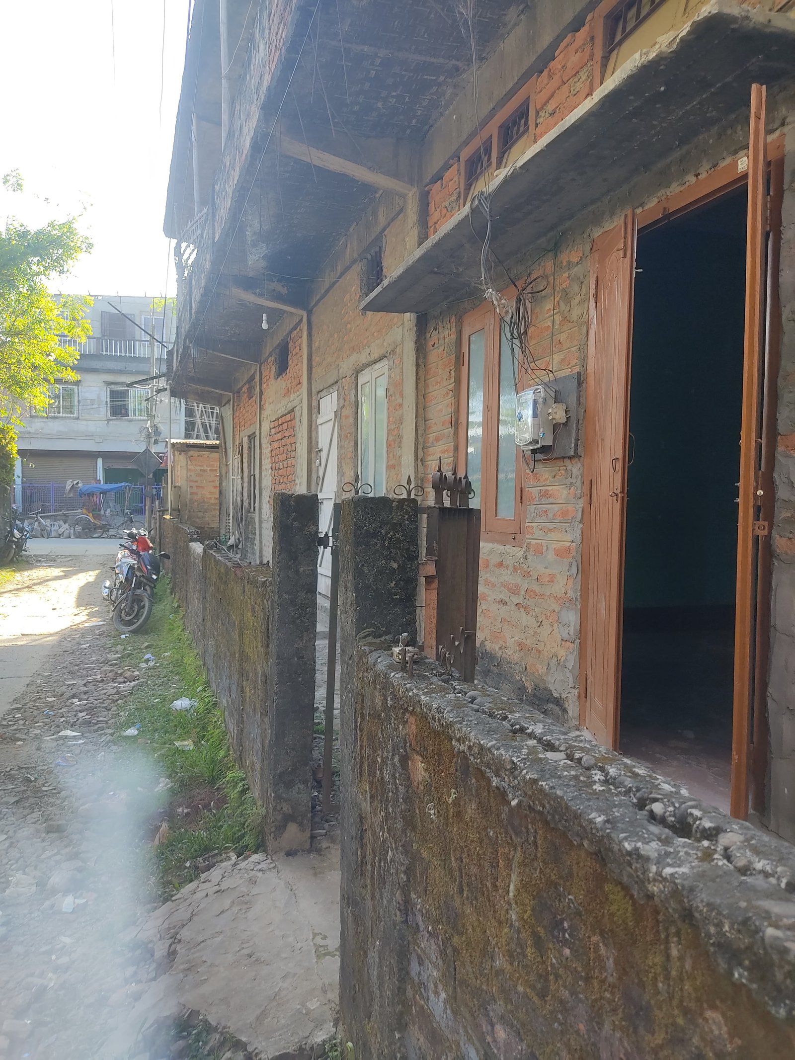 2 room available 1 for family 1 for godown or office