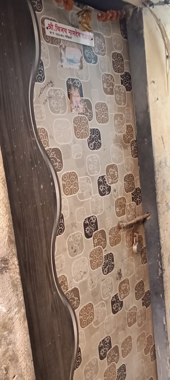 Affordable Chawl House for Sale in Renj office  – ₹4,00,000