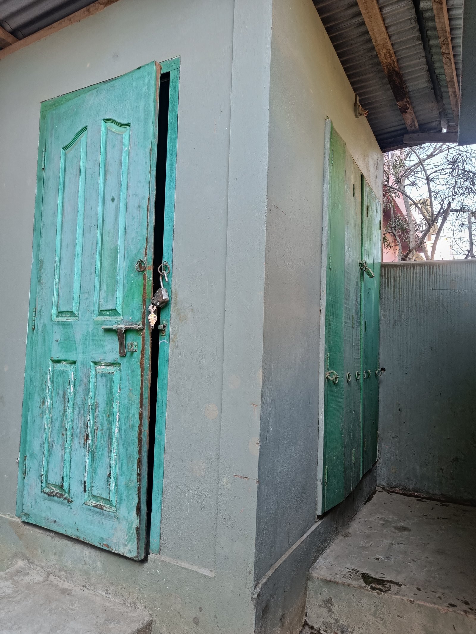 Shop cum godown on rent